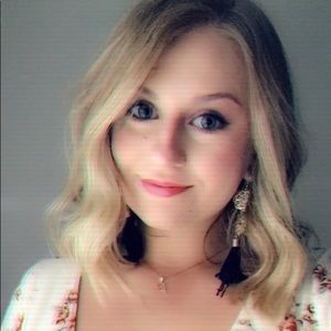 Meet your Posher, Nina